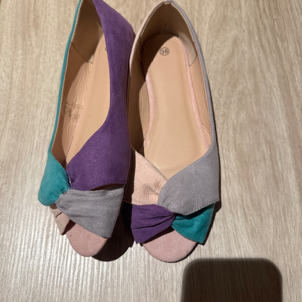 Shoes - Picture 4 of 5
